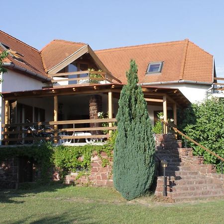 Voeroesko Apartmanhaz Ревфюлёп Экстерьер фото
