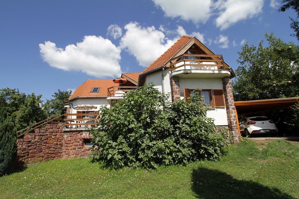 Voeroesko Apartmanhaz Ревфюлёп Экстерьер фото