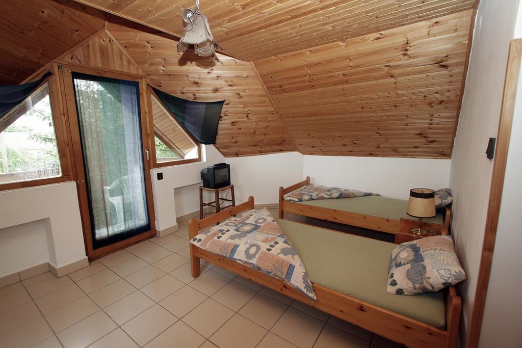 Voeroesko Apartmanhaz Ревфюлёп Номер фото